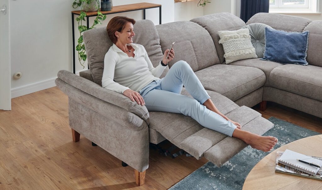 Rohová sedačka s funkciou relax WESTFALEN (Nemecko): motorizované polohovacie kreslo (recliner) v polohe na sedenie