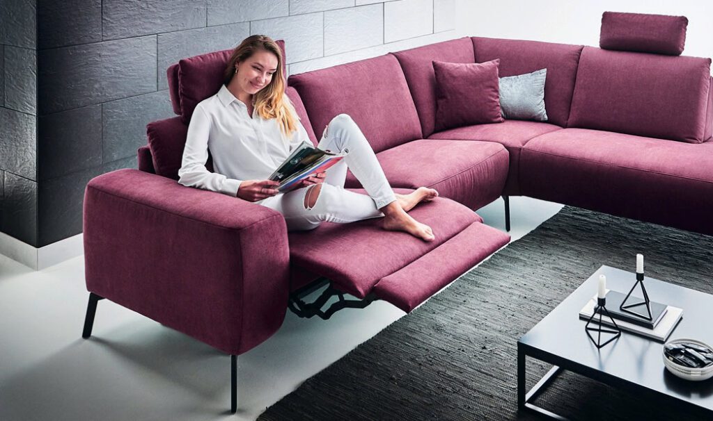 Rohový gauč s funkciou relax WESTFALEN (Nemecko): motorizované polohovacie kreslo (recliner) v polohe na čítanie