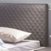 umelá koža v antracitovej farbe s kosoštvorcovým prešívaním