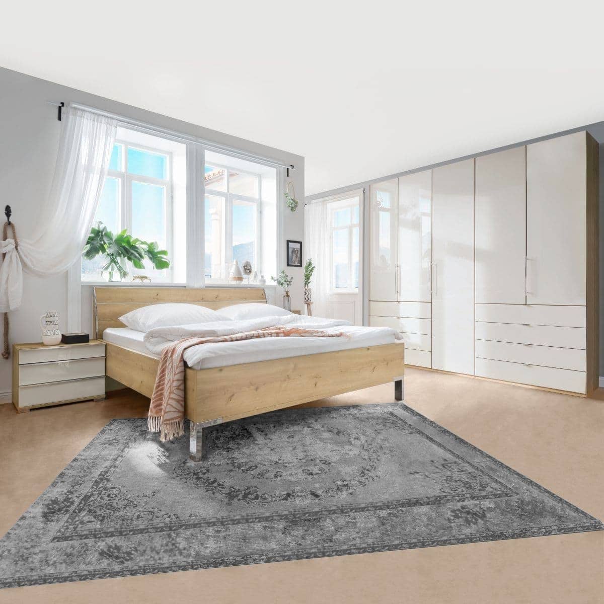 Spálňa LOFT s posteľou v dekore dub bianco a funkčnou skriňou so sklom champagne